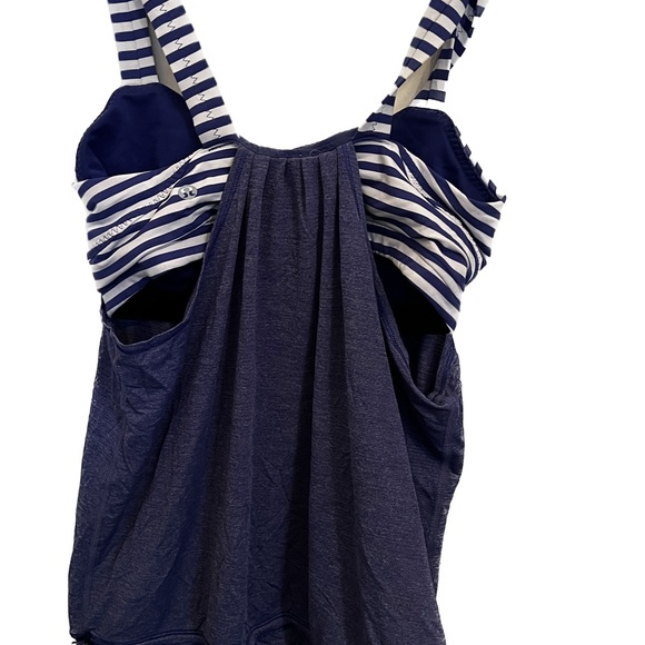 Super cute vintage lululemon tank, size 8 - Picture 2 of 3